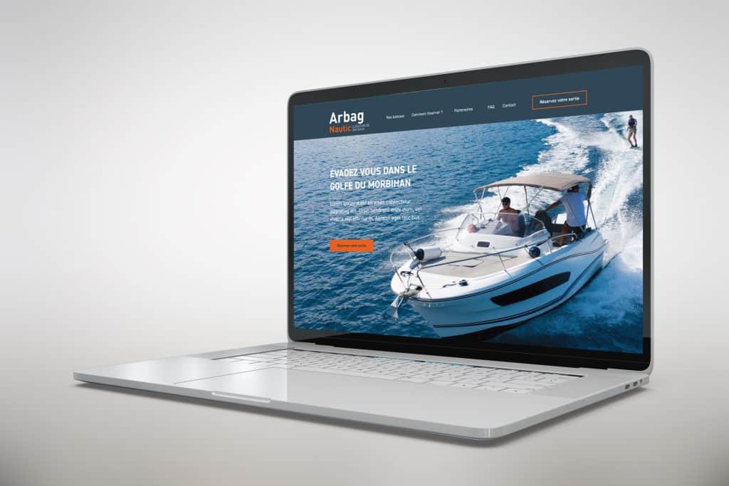 Bateau de plaisance sur un site web de navigation ar bag site internet mockup